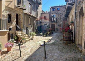 Edificio all\'aperto - Independent house via pomo
 
22, Geraci Siculo - photo 1