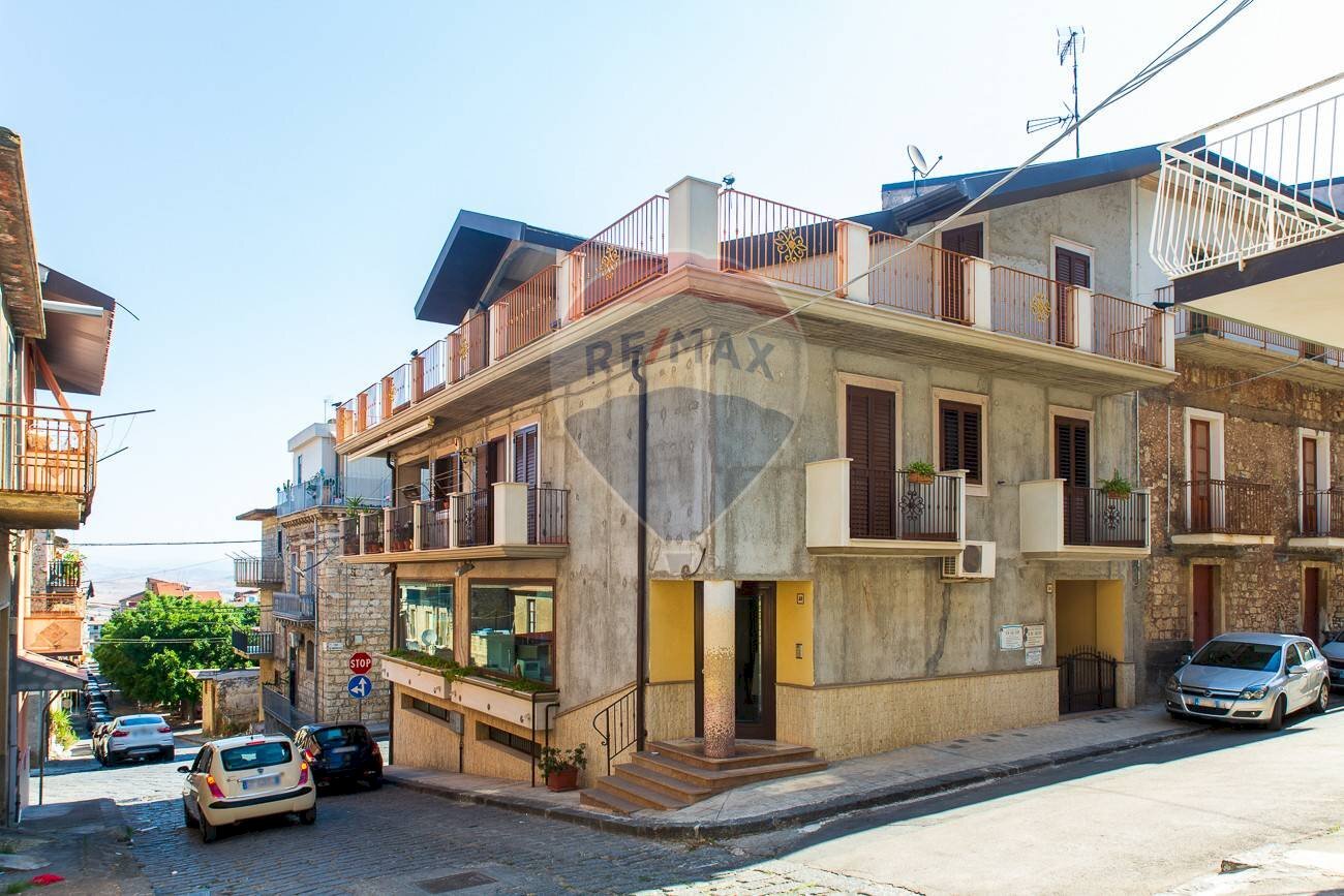 Edificio all\'aperto - Independent house VIA S.S. CROCIFISSO
 
33, Ramacca - photo 2