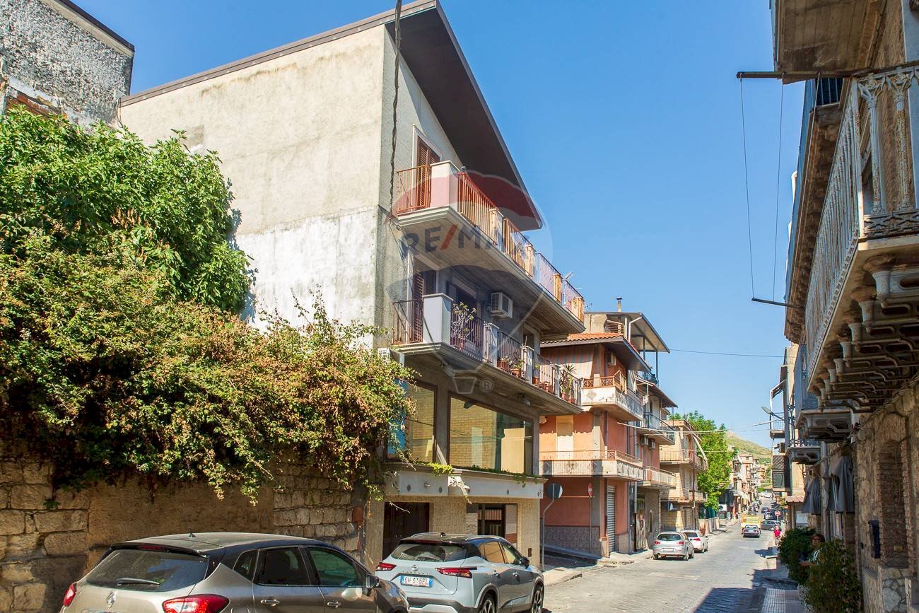 Edificio all\'aperto - Independent house VIA S.S. CROCIFISSO
 
33, Ramacca - photo 3