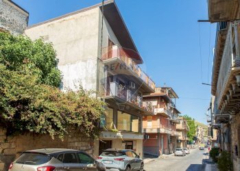 Edificio all\'aperto - Independent house VIA S.S. CROCIFISSO
 
33, Ramacca - photo 3