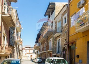 Edificio all\'aperto - Independent house VIA S.S. CROCIFISSO
 
33, Ramacca - photo 4