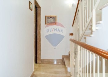 Hall / corridoio - Independent house VIA S.S. CROCIFISSO
 
33, Ramacca - photo 6