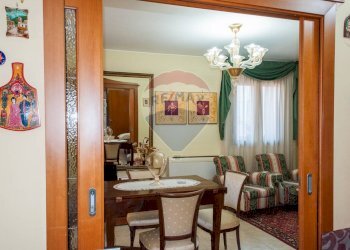 Sala da pranzo - Independent house VIA S.S. CROCIFISSO
 
33, Ramacca - photo 11