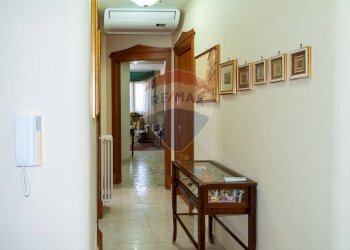 Hall / corridoio - Independent house VIA S.S. CROCIFISSO
 
33, Ramacca - photo 25