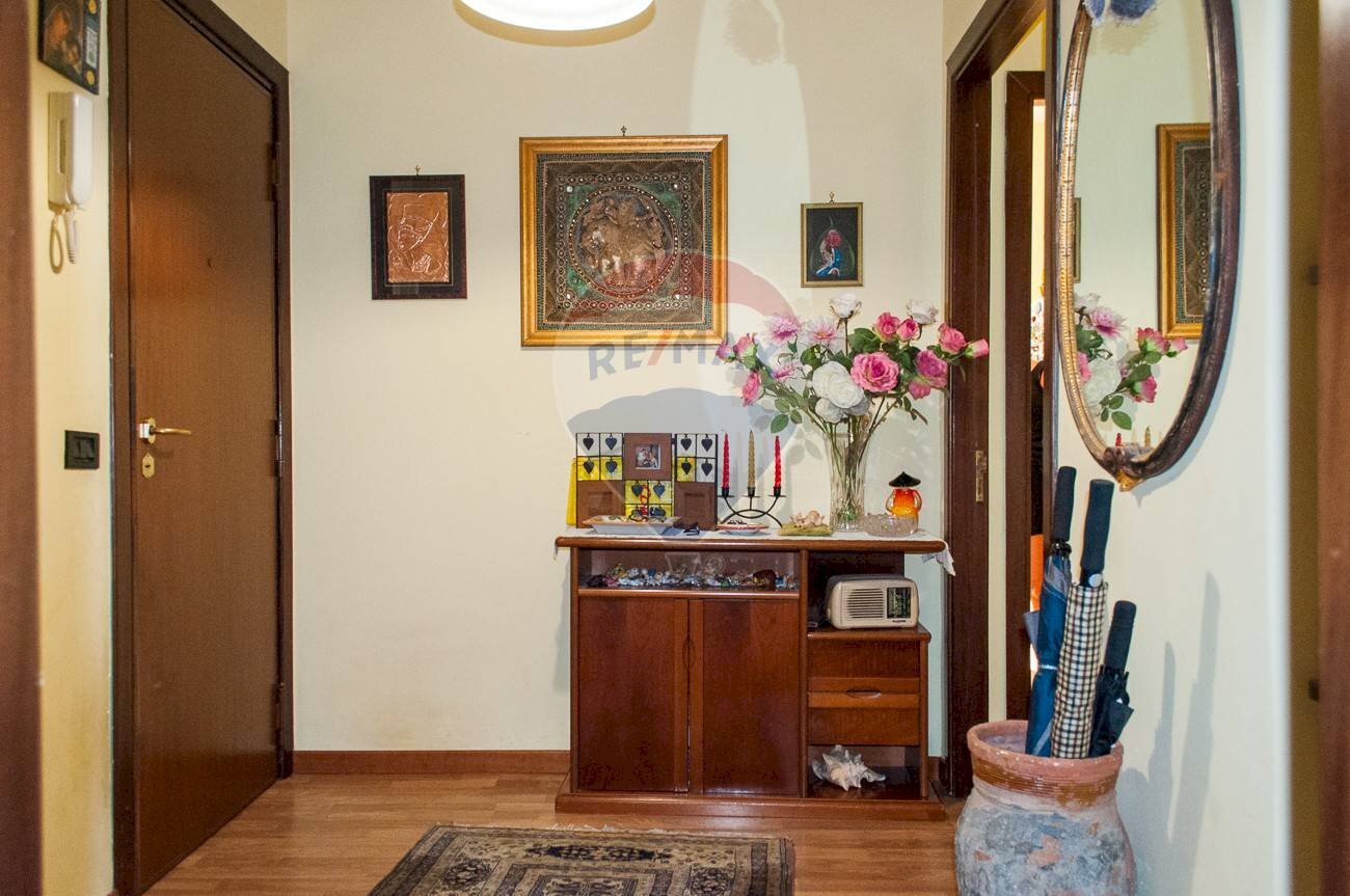 Hall / corridoio - Four-room apartment Via Medaglie D'Oro
 
1, Catania - photo 2