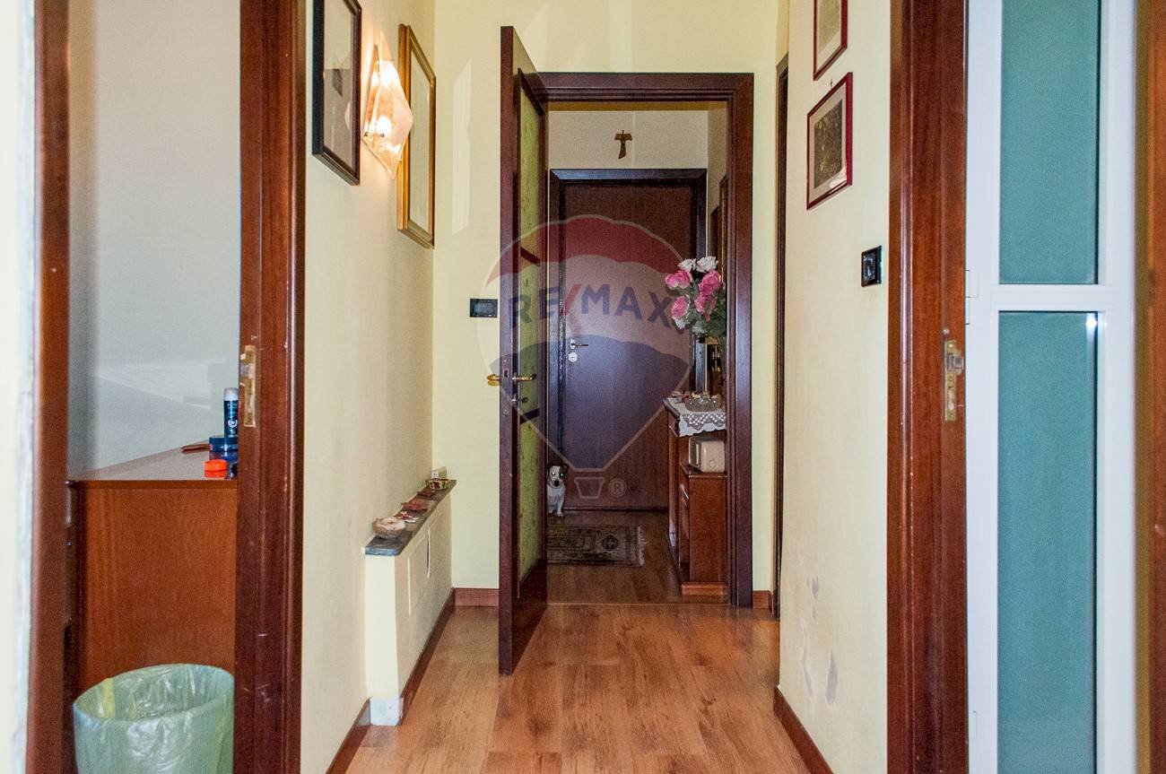 Hall / corridoio - Four-room apartment Via Medaglie D'Oro
 
1, Catania - photo 3