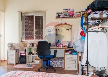 Camera / camera da letto - Quadrilocale Via Medaglie D'Oro
 
1, Catania - foto 7