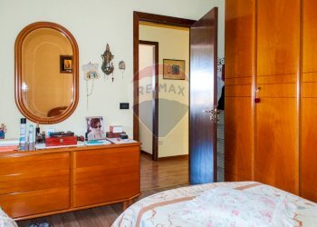 Camera / camera da letto - Quadrilocale Via Medaglie D'Oro
 
1, Catania - foto 17