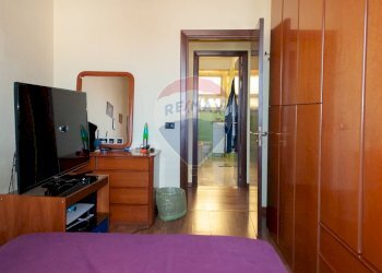 Camera / camera da letto - Quadrilocale Via Medaglie D'Oro
 
1, Catania - foto 21