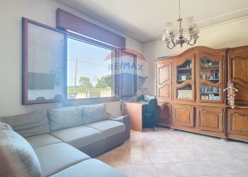 Soggiorno - Casa indipendente Via Calandrine
 
789, San Giorgio in Bosco - foto 7