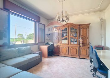 Soggiorno - Casa indipendente Via Calandrine
 
789, San Giorgio in Bosco - foto 8