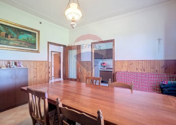 Sala da pranzo - Casa indipendente Via Calandrine
 
789, San Giorgio in Bosco - foto 13