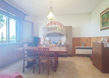 Sala da pranzo - Casa indipendente Via Calandrine
 
789, San Giorgio in Bosco - foto 14