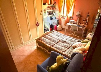 camera da letto - Casa semi indipendente Vellezzo Bellini - foto 12