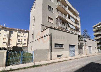 Foto 1 - Locale Commerciale via Stanis Manca
 
9, Sassari - foto 1