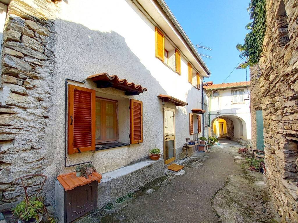 Facciata - Independent house via Coste di Villa San Sebastiano, Borgomaro - photo 2