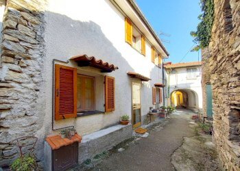 Facciata - Independent house via Coste di Villa San Sebastiano, Borgomaro - photo 2