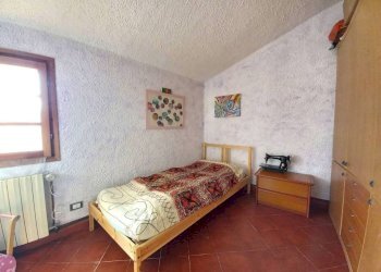 Camera da letto - Independent house via Coste di Villa San Sebastiano, Borgomaro - photo 15