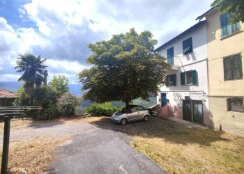 Facciata - Quadrilocale piazza Gugliemo Marconi, Chiusanico - foto 1