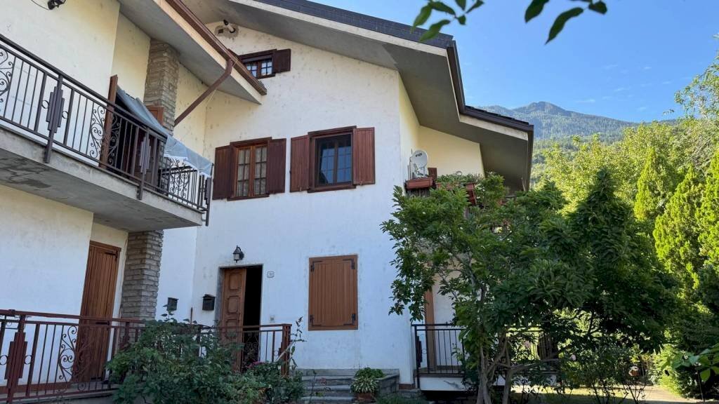 Facciata - Quadrilocale Località Plan Felinaz, 50, Charvensod - foto 1