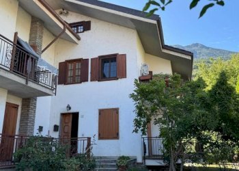 Facciata - Quadrilocale Località Plan Felinaz, 50, Charvensod - foto 1