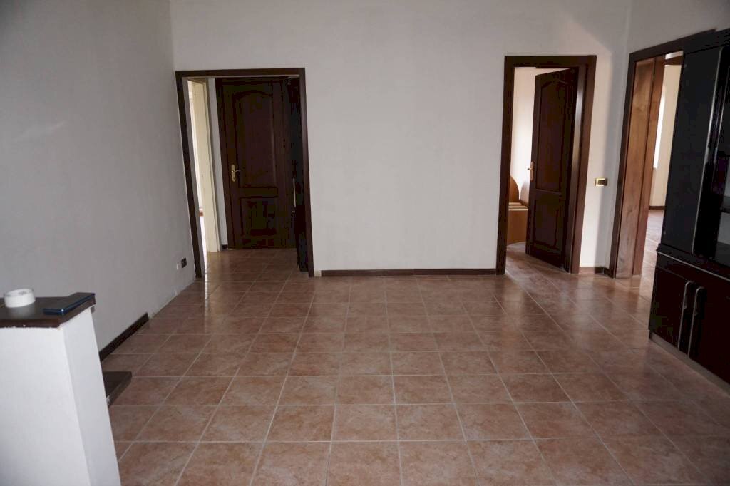 Soggiorno - Four-room apartment via Terenzio Mamiani, 2, Genova (neighborhood Sampierdarena) - photo 2