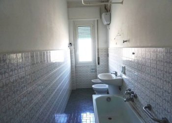 Bagno - Bilocale via Generale Manfredo Fanti, 12, Genova (zona Sampierdarena) - foto 8