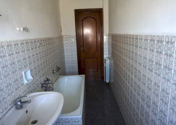 Bagno - Bilocale via Generale Manfredo Fanti, 12, Genova (zona Sampierdarena) - foto 9