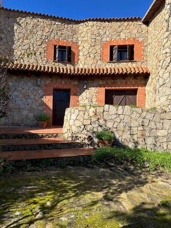 Facciata - Villa via Plebi, Olbia - foto 1