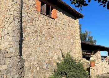 Facciata - Villa via Plebi, Olbia - foto 1