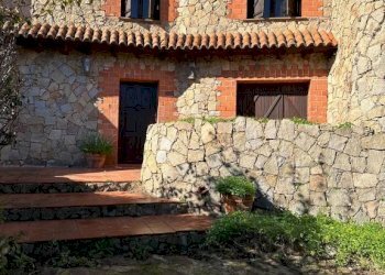 Facciata - Villa via Plebi, Olbia - foto 2