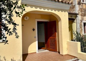 Facciata - Villa a Schiera via Pittinatu, San Teodoro - foto 3