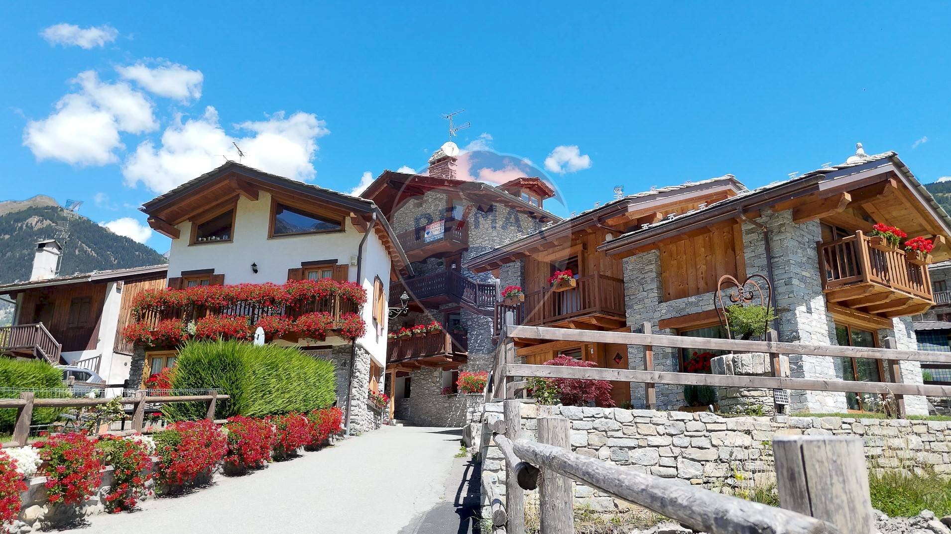 Attic Chez Borgne 
 La Salle, AO, La Salle - photo 1