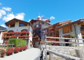 Attic Chez Borgne 
 La Salle, AO, La Salle - photo 1