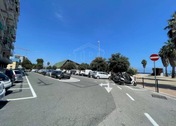 Locale Commerciale Via Brilla, Savona - foto 3