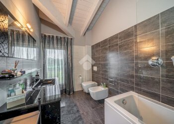 Portion of a house piazza pighini, Scandiano - photo 11