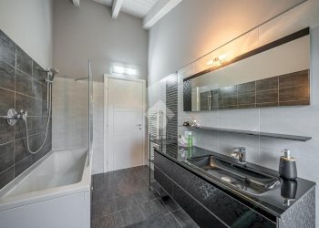 Portion of a house piazza pighini, Scandiano - photo 12