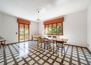 Portion of a house Via ferrari, Viano - photo 1
