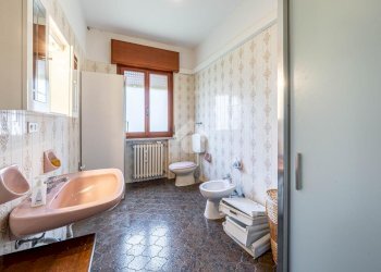 Portion of a house Via ferrari, Viano - photo 7