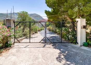 Cancello ingresso - Hotel contrada Calcerame via della Valle
snc, Montelepre - foto 23