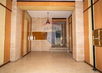 Ricezione / Lobby - Trilocale Via Catania
 
219, Adrano - foto 2