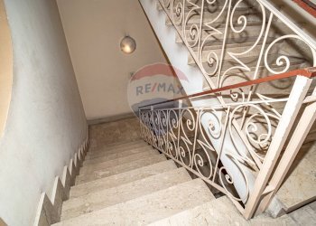 Scale - Trilocale Via Catania
 
219, Adrano - foto 4