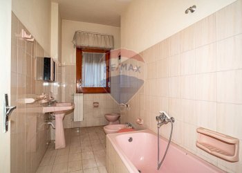 Bagno - Trilocale Via Catania
 
219, Adrano - foto 12