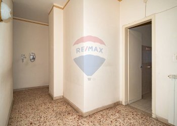 Hall / corridoio - Trilocale Via Catania
 
219, Adrano - foto 14