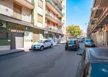 Edificio all\'aperto - Trilocale Via Catania
 
219, Adrano - foto 21