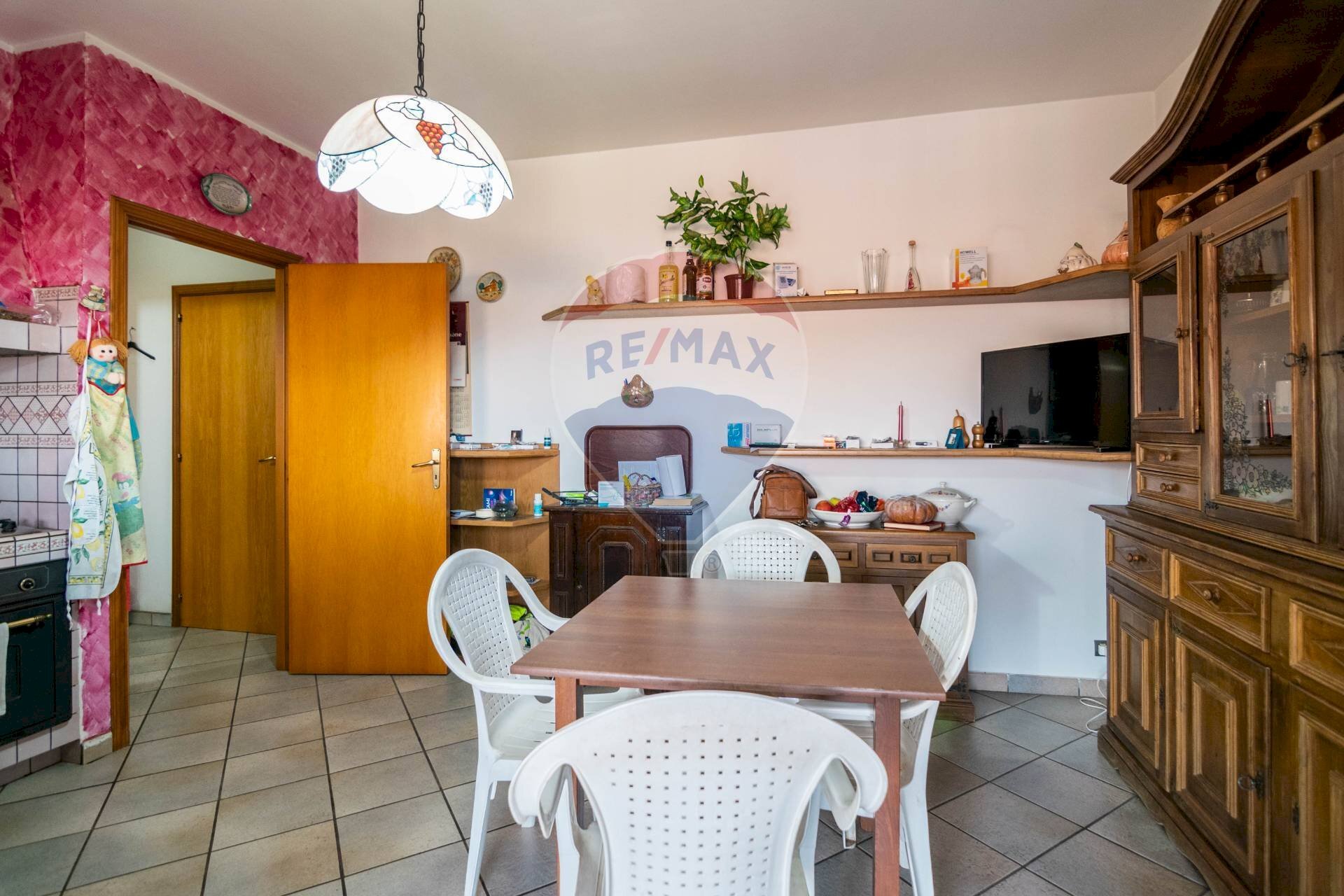 Sala da pranzo - Villa a Schiera Via Salvatore Quasimodo
 
17, Aci Catena - foto 3