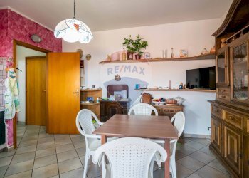 Sala da pranzo - Villa a Schiera Via Salvatore Quasimodo
 
17, Aci Catena - foto 3