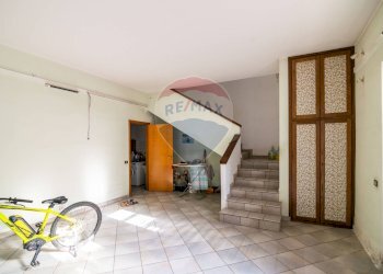 Scale - Villa a Schiera Via Salvatore Quasimodo
 
17, Aci Catena - foto 10