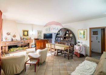 Sala da pranzo - Villa a Schiera Via Salvatore Quasimodo
 
17, Aci Catena - foto 12