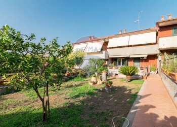 Giardino - Villa a Schiera Via Salvatore Quasimodo
 
17, Aci Catena - foto 16